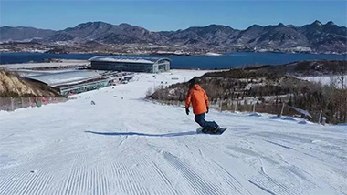 赏山湖美景、玩冰雪运动、品特色美食......2024年元旦假期，就来雪野湖！