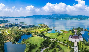 雪野湖晴日漫游,湖光拾云季~